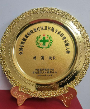 图片包含 物体, 桌子, 室内, 杯子
描述已自动生成